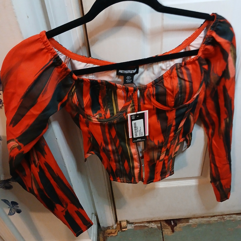 PrettyLittleThing Red and Black Fitted Crop Blouse